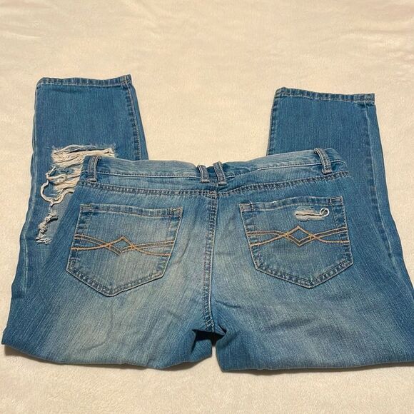 Y2K- Mudd- Destroyed Mid-Rise Light Wash Capri Jeans- Size 5 (Juniors) - Picture 9 of 10
